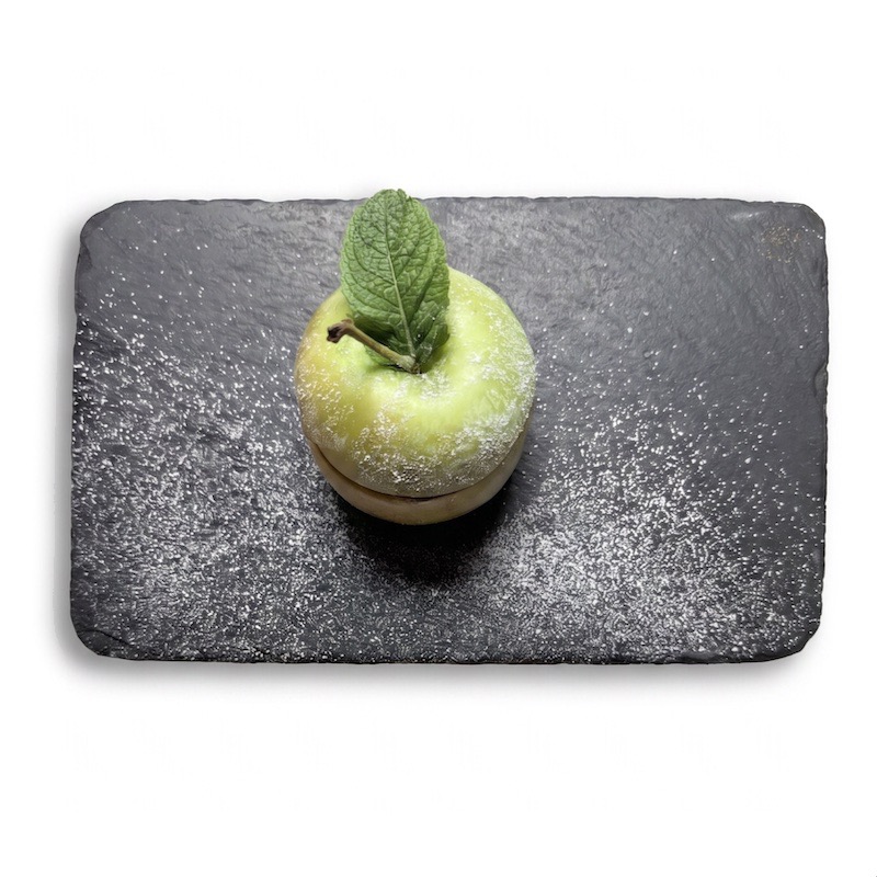 Gamomtskhvari Vashli — baked apple with walnuts