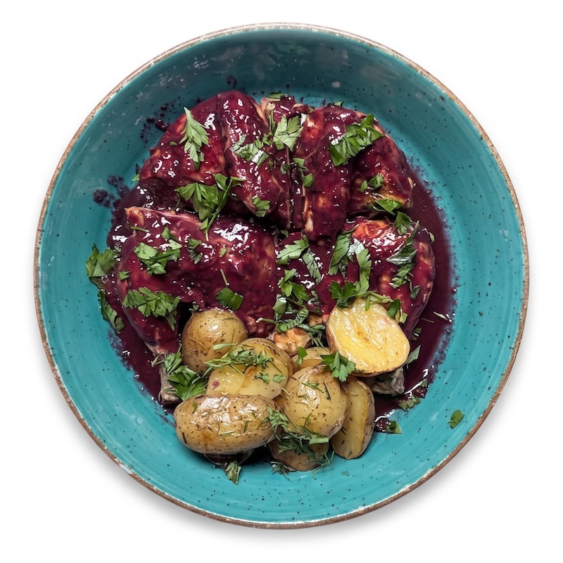 Tabaka Makvalschi — fried chicken in warm blackberry sauce