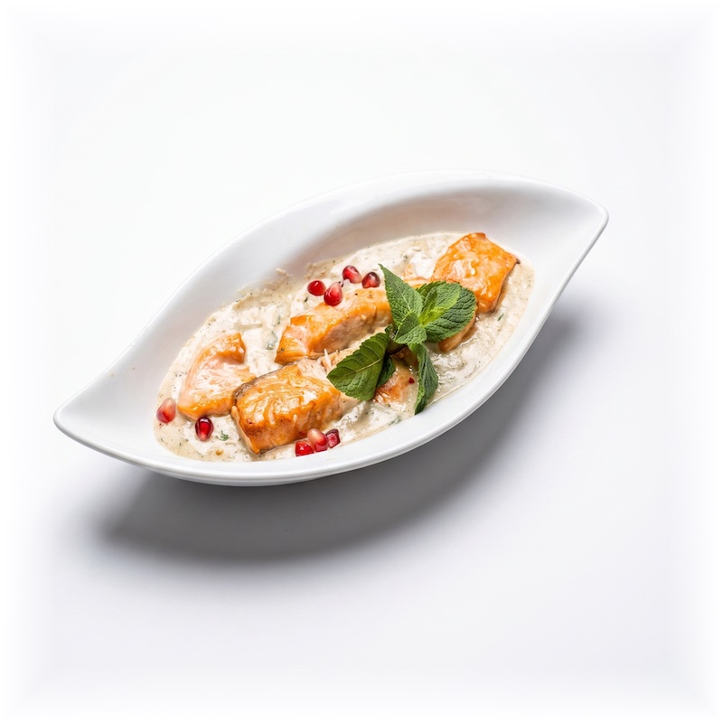 Oraguli Nigvsis Sousit — grilled salmon strips with walnut sauce